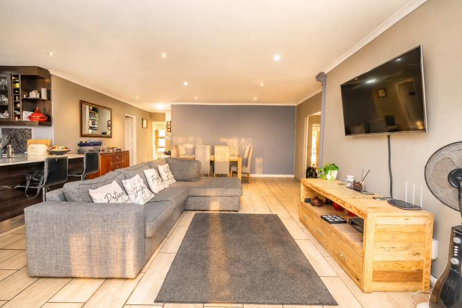 3 Bedroom Property for Sale in Uitzicht Western Cape